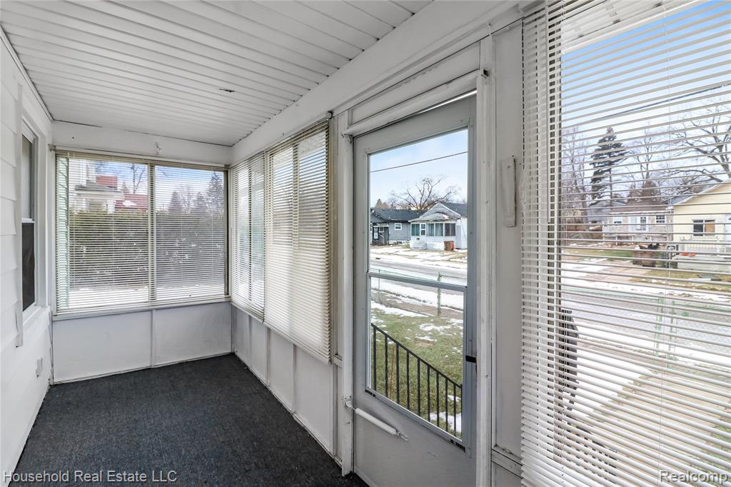 245 South Edith Street Pontiac, MI 48342 - Photo 3 of 21