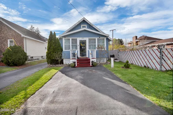 $270,000 | 2093 Oaklawn Avenue, Rotterdam, NY 12306