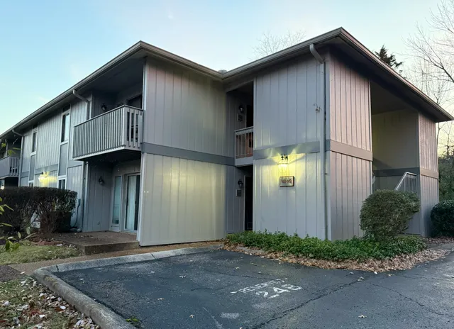 $1,040 | 21 Vaughns Gap Road, Unit 146, Nashville, TN 37205