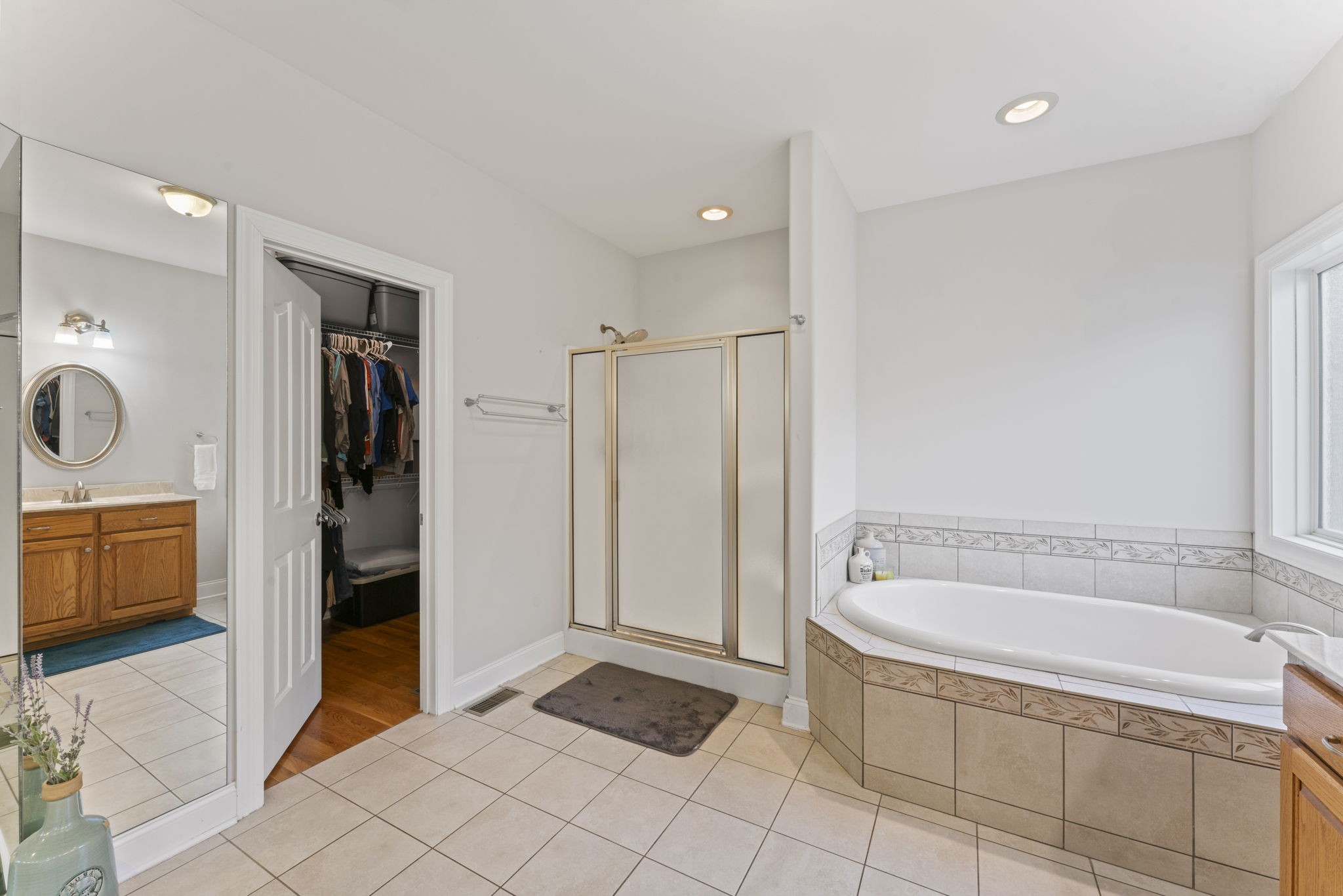 11237 Newtown Road Unionville, TN 37180 - Photo 28 of 46 a spacious bathroom with a tub shower and mirror