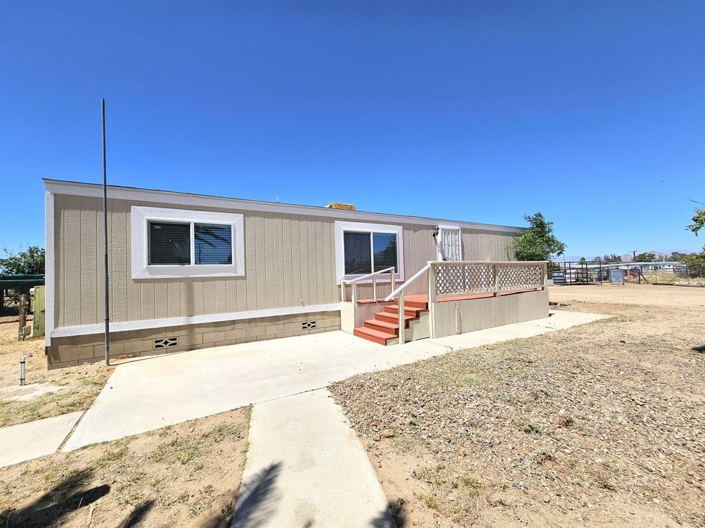 810 East Hillcrest Avenue Ridgecrest, CA 93555 - Photo 2 of 32 Gallery Image 2
