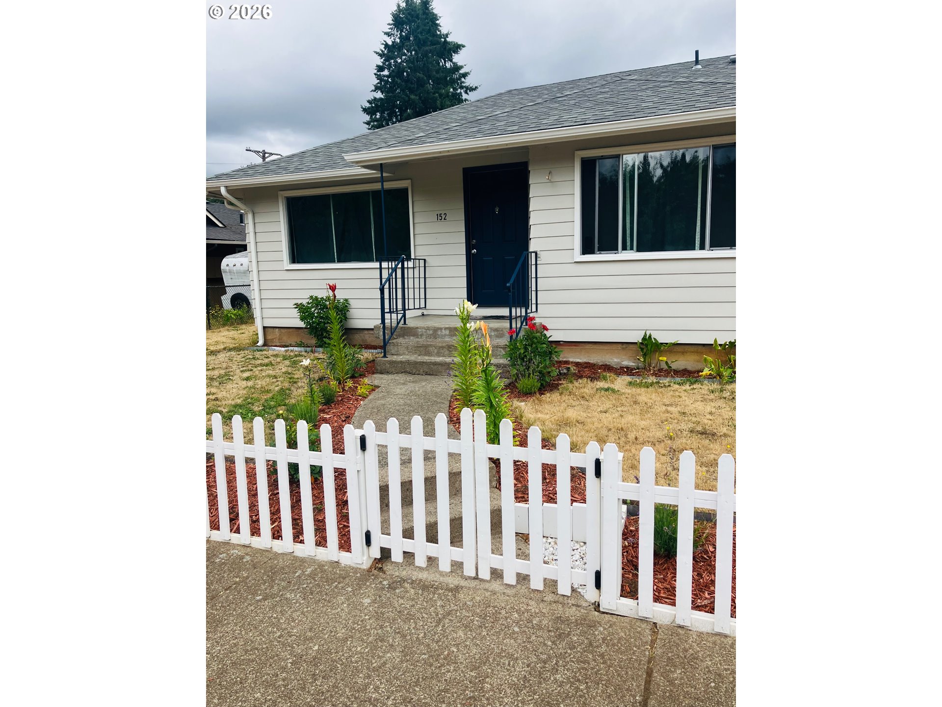 152 West C Street Springfield, OR 97477 - Photo 3 of 39