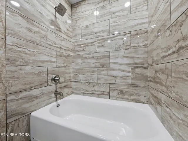 $557,000 | 129 Bucks And Doe Lane, La Follette, TN 37766