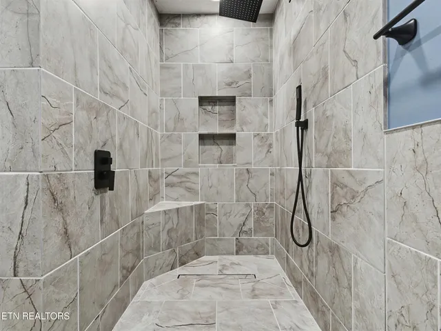 $557,000 | 129 Bucks And Doe Lane, La Follette, TN 37766