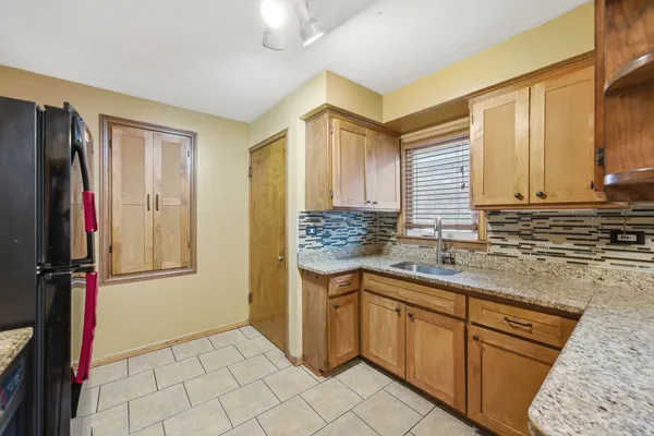 $300,000 | 3441 West 83rd Street, Chicago, IL 60652