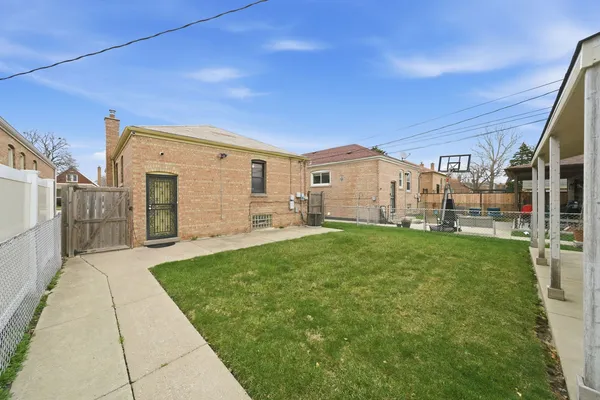 $300,000 | 3441 West 83rd Street, Chicago, IL 60652