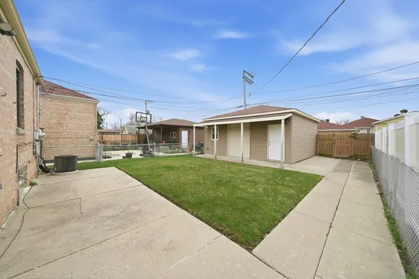 $300,000 | 3441 West 83rd Street, Chicago, IL 60652
