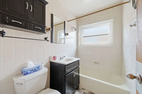 $300,000 | 3441 West 83rd Street, Chicago, IL 60652