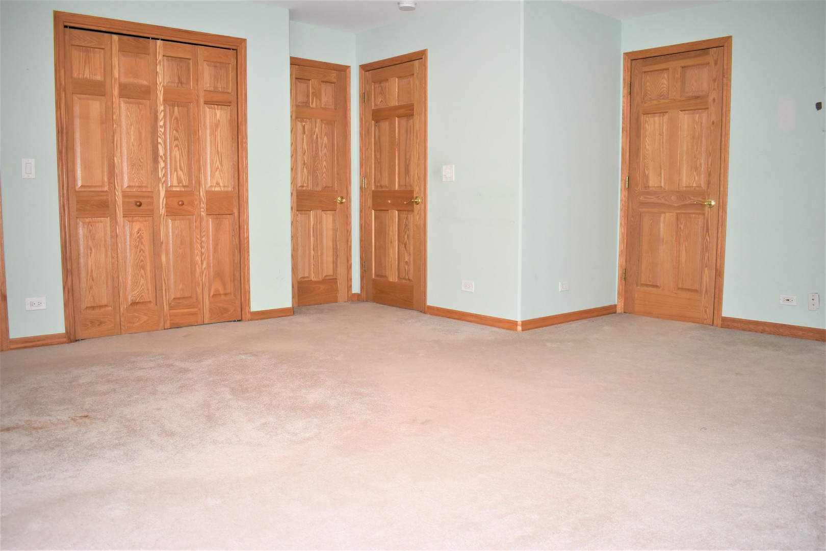 1441 Potter Road Park Ridge, IL 60068 - Photo 18 of 33 an empty room with windows