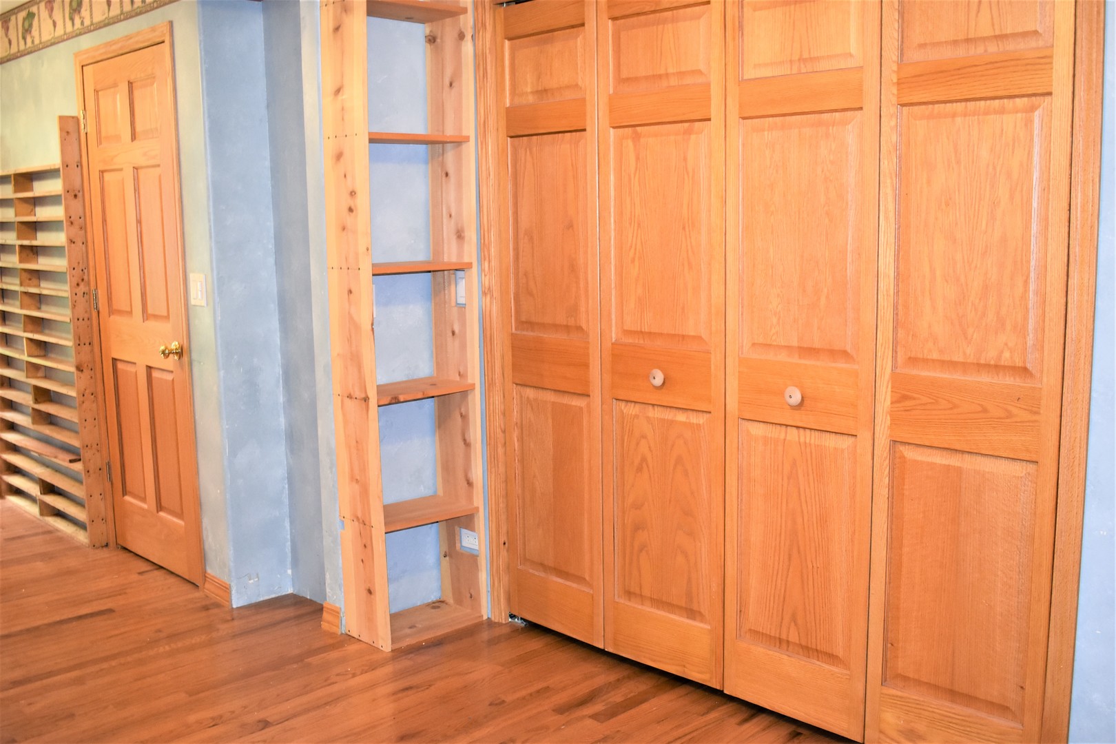 1441 Potter Road Park Ridge, IL 60068 - Photo 20 of 33 a view of a wooden door