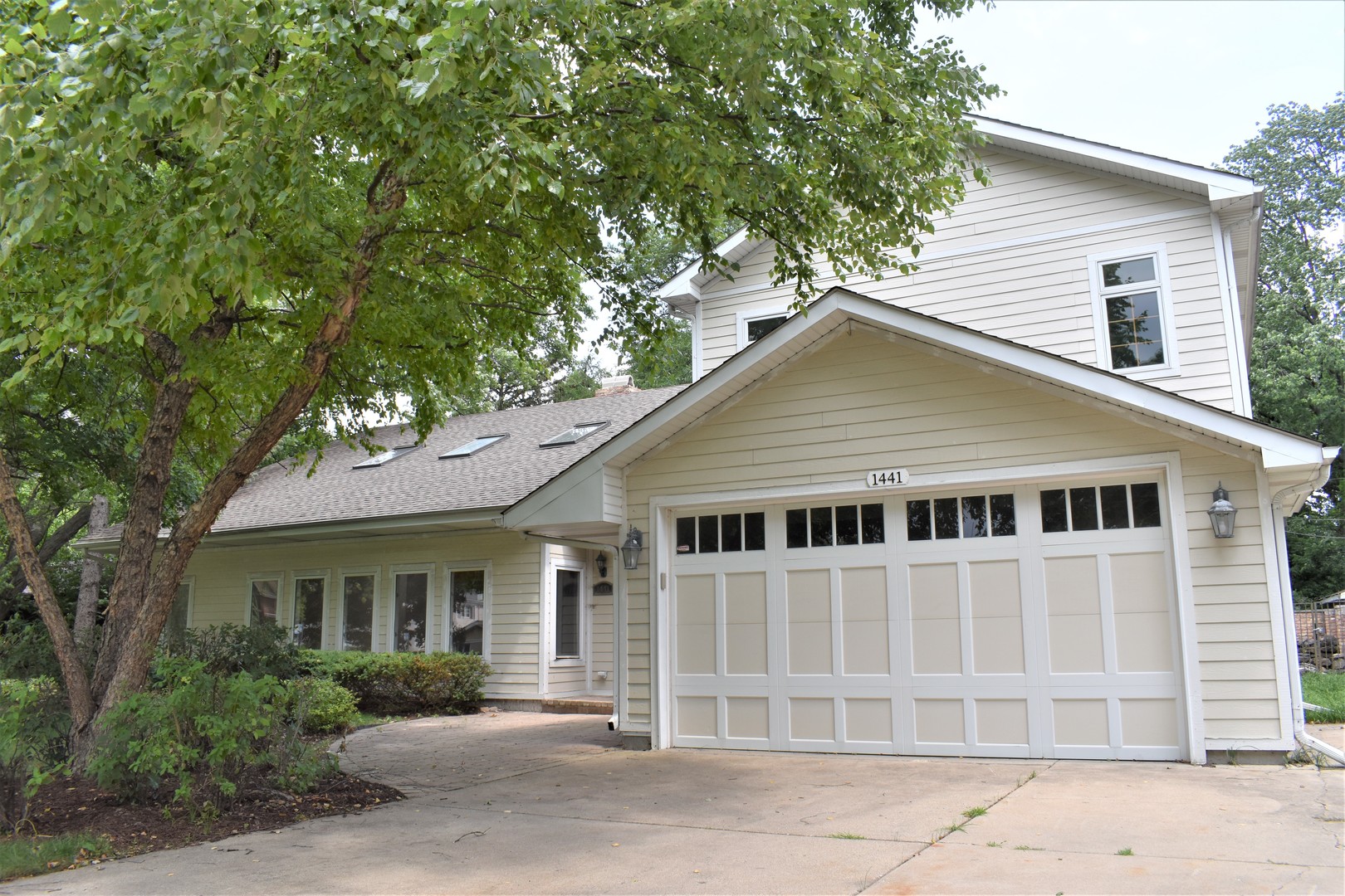 1441 Potter Road Park Ridge, IL 60068 - Photo 2 of 33 front view of a house with a yard