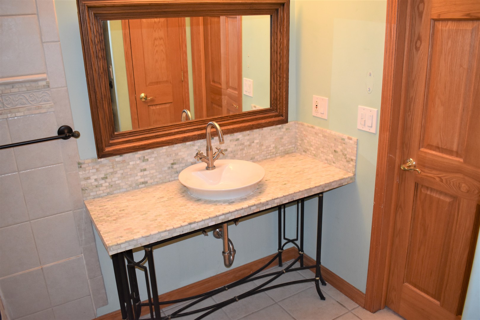 1441 Potter Road Park Ridge, IL 60068 - Photo 24 of 33 a bathroom with a sink and a mirror