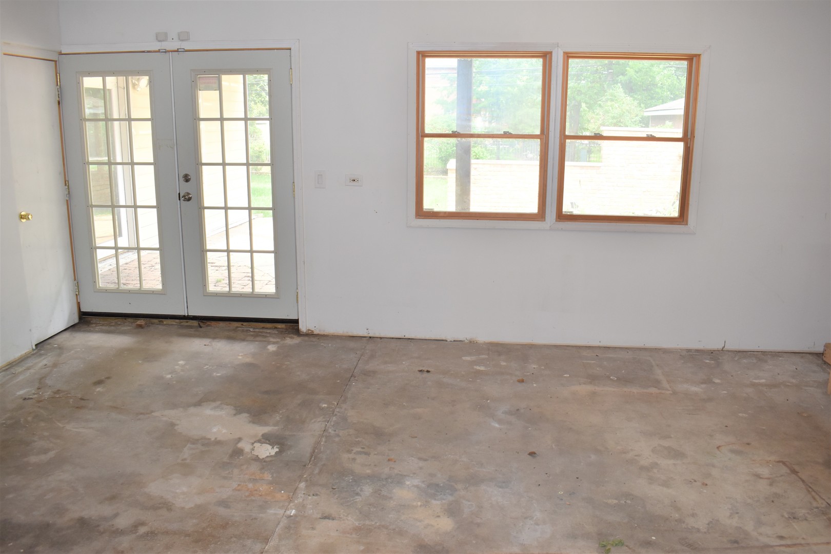 1441 Potter Road Park Ridge, IL 60068 - Photo 29 of 33 an empty room with a window