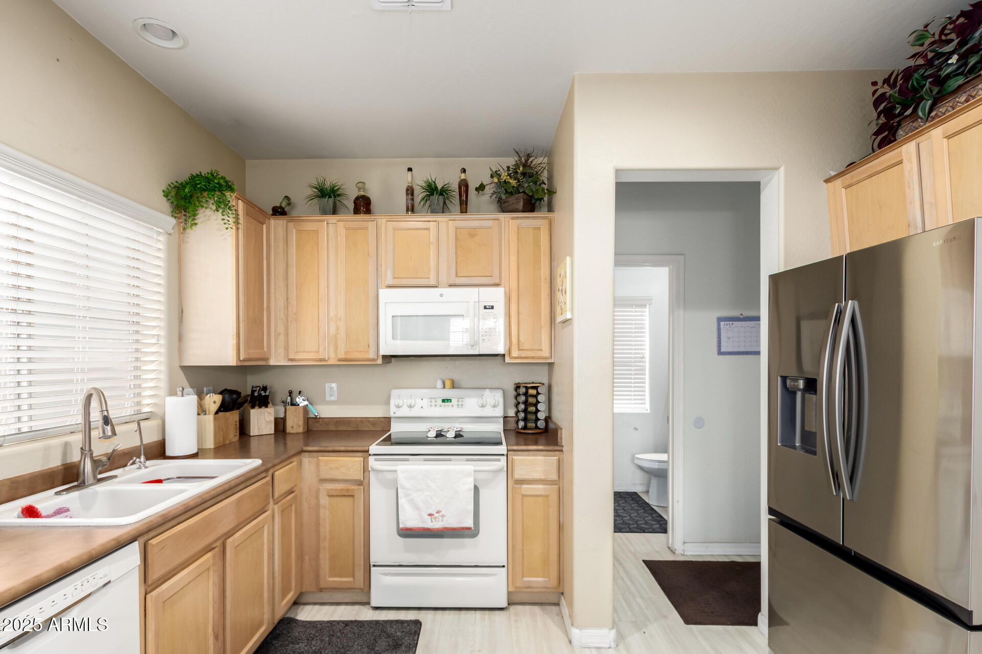 4670 East Redfield Road Gilbert, AZ 85234 - Photo 8 of 29 Kitchen