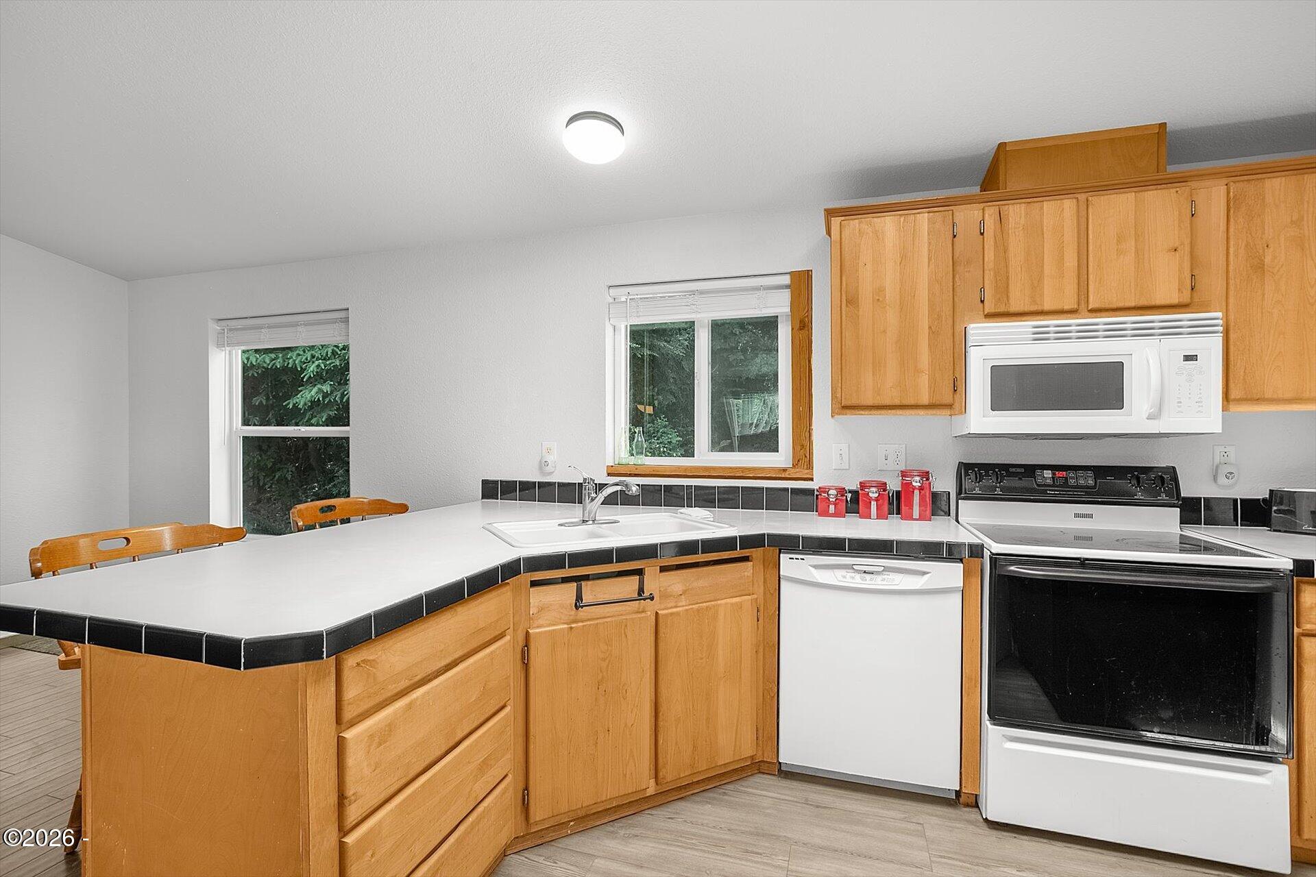 3909 North Bayview Road Waldport, OR 97394 - Photo 15 of 44 Kitchen