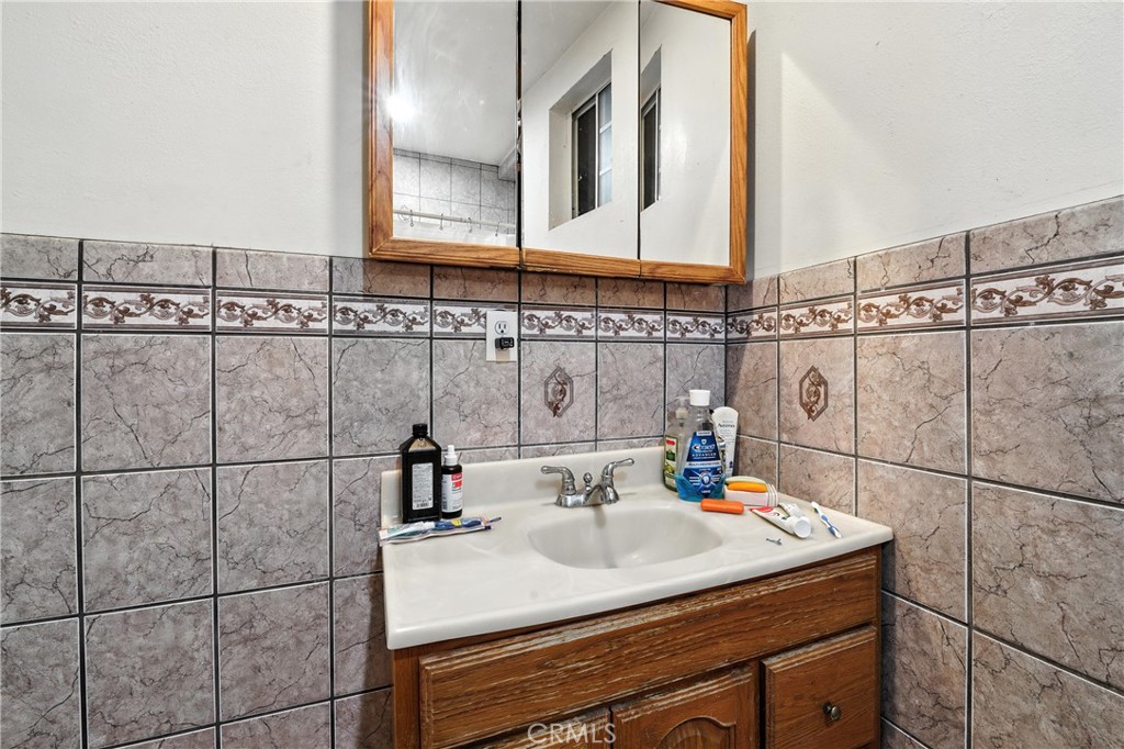 6178 Roy Street Los Angeles, CA 90042 - Photo 23 of 44