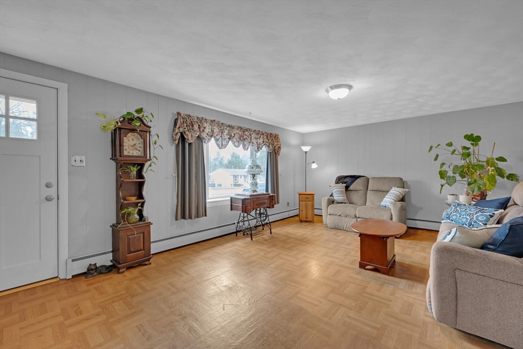 208 New Boston Road Sturbridge, MA 01566 - Photo 4 of 27 Gallery Image 4