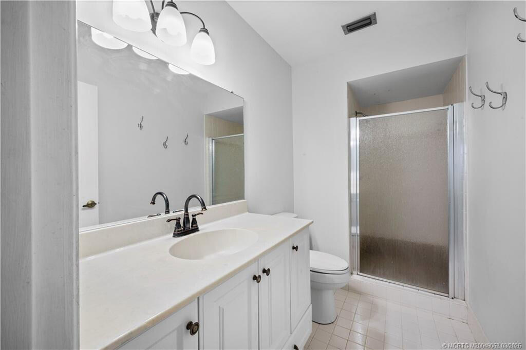 3011 Southeast Aster Lane, Unit 810 Stuart, FL 34994 - Photo 13 of 15 bath3