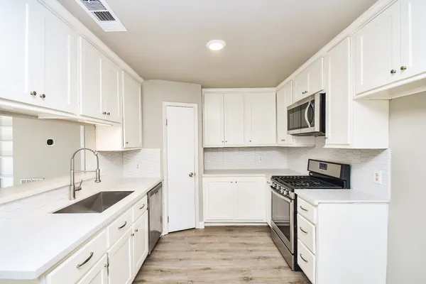 $1,800 | 6911 Winding Trace Drive, Houston, TX 77086