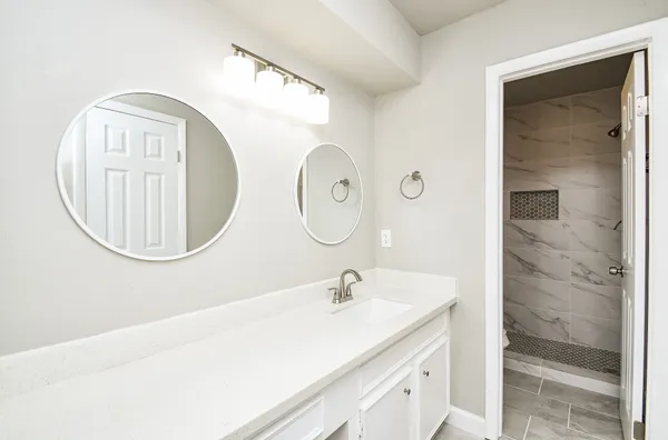 $1,800 | 6911 Winding Trace Drive, Houston, TX 77086