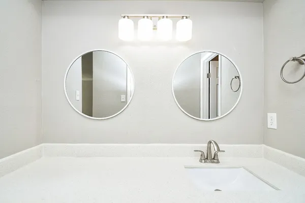 $1,925 | 6911 Winding Trace Drive, Houston, TX 77086