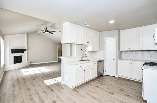 $1,925 | 6911 Winding Trace Drive, Houston, TX 77086