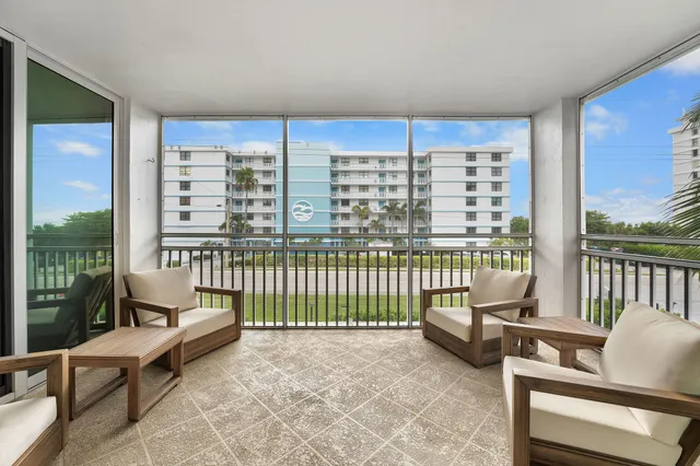 $1,080,000 | 911 Ocean Drive, Unit 201, Juno Beach, FL 33408