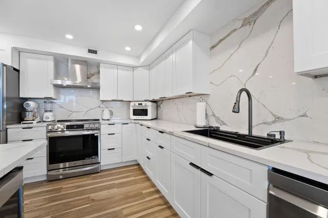 $1,080,000 | 911 Ocean Drive, Unit 201, Juno Beach, FL 33408