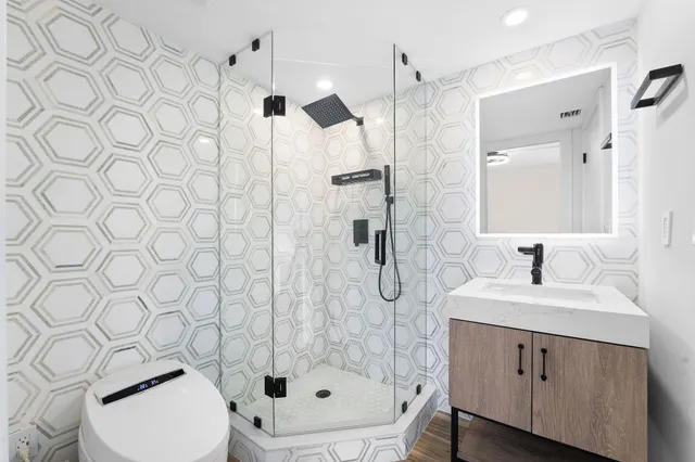 $1,080,000 | 911 Ocean Drive, Unit 201, Juno Beach, FL 33408