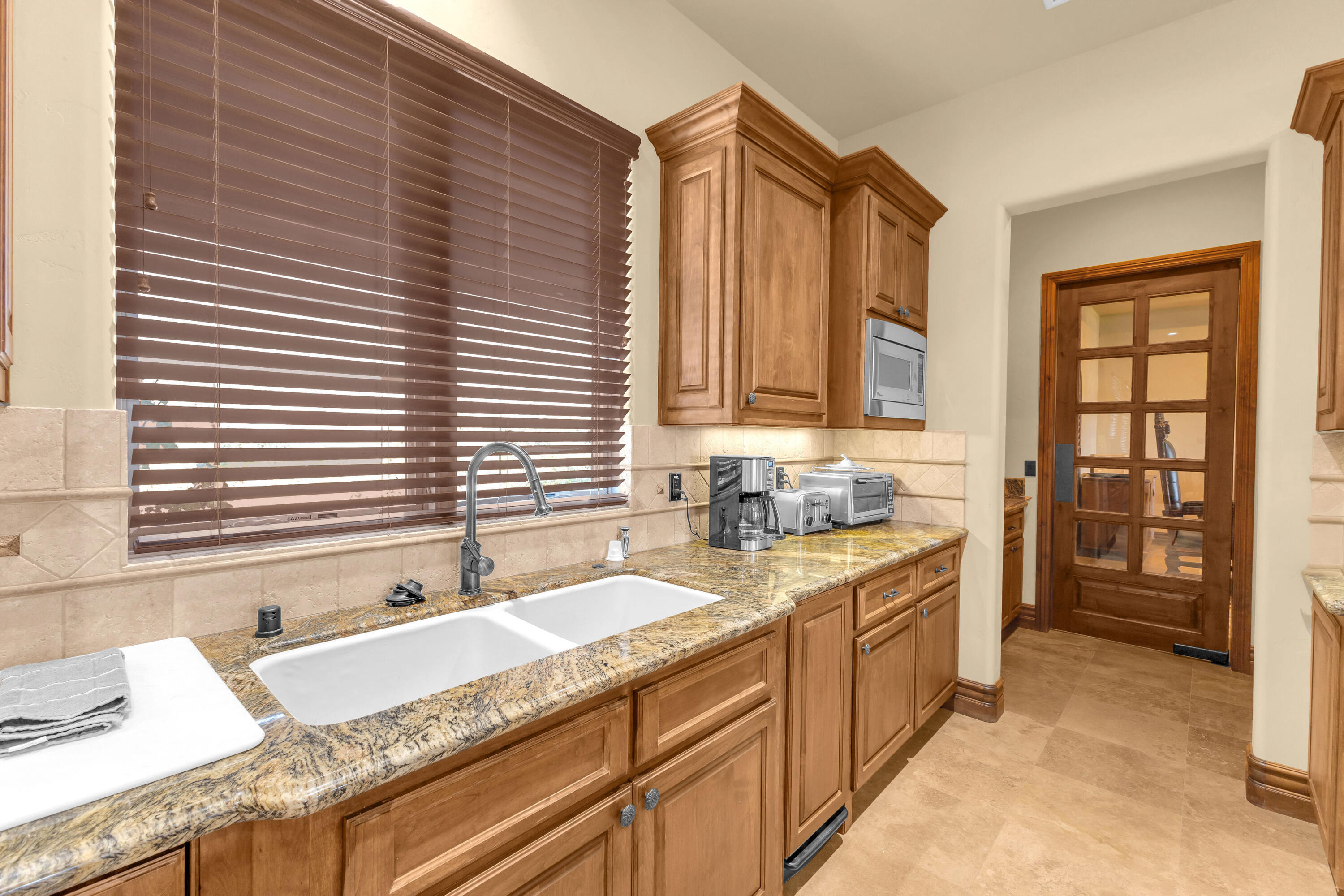39345 San Ignacio Road Hemet, CA 92544 - Photo 31 of 110 a spacious bathroom with a granite countertop sink and a bathtub