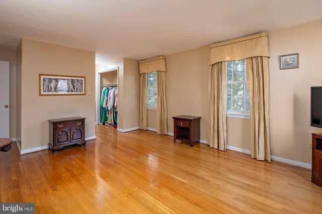 a view of livingroom with furniture and windows