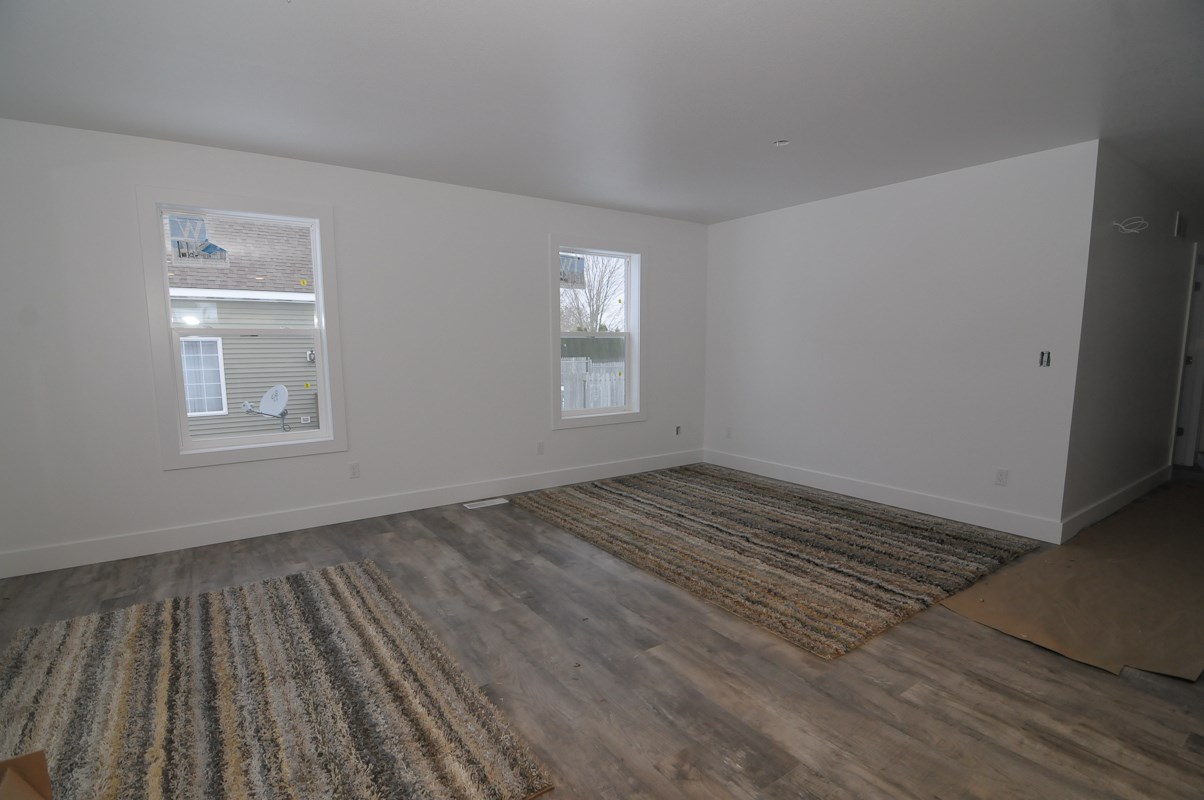 827 Holly Road Cadillac, MI 49601 - Photo 4 of 12 1870638-3.JPG