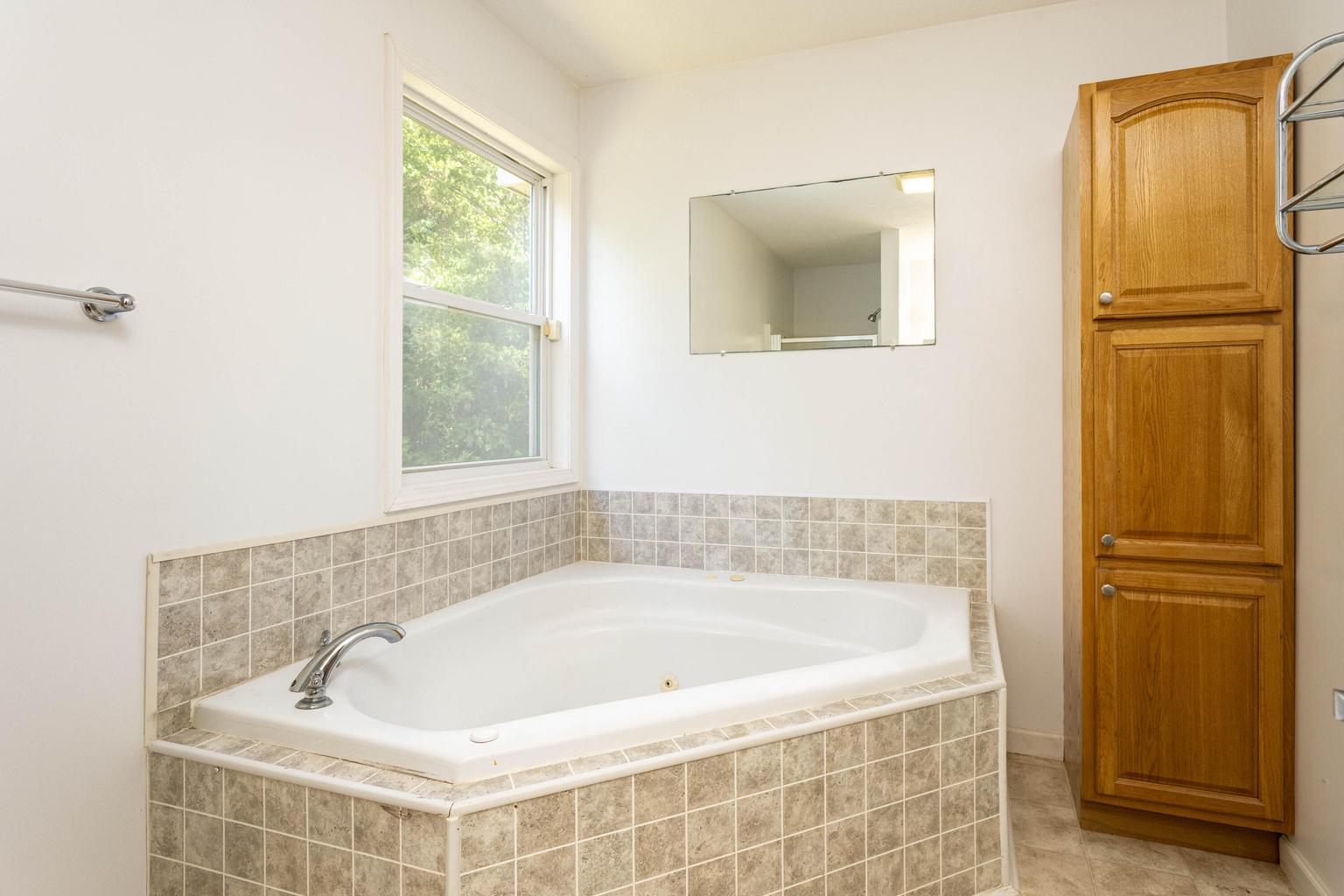 1790 Fraley Road Dayton, TN 37321 - Photo 16 of 36 Primary Bath