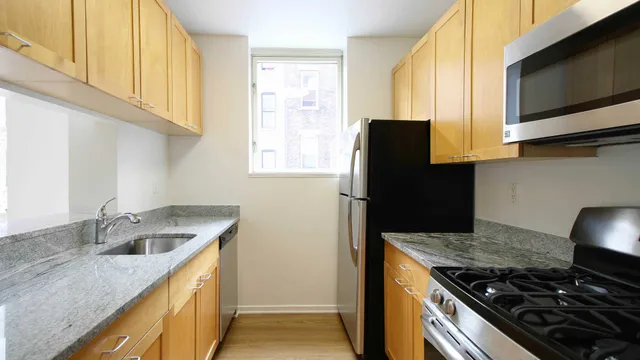 $4,439 | 305 West 50th Street, Unit 4E | Hell's Kitchen