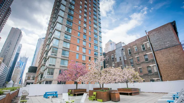 $4,439 | 305 West 50th Street, Unit 4E | Hell's Kitchen