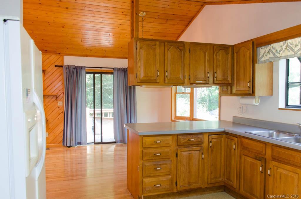 1086 Oleta Road Hendersonville, NC 28792 - Photo 13 of 25 Gallery Image 13