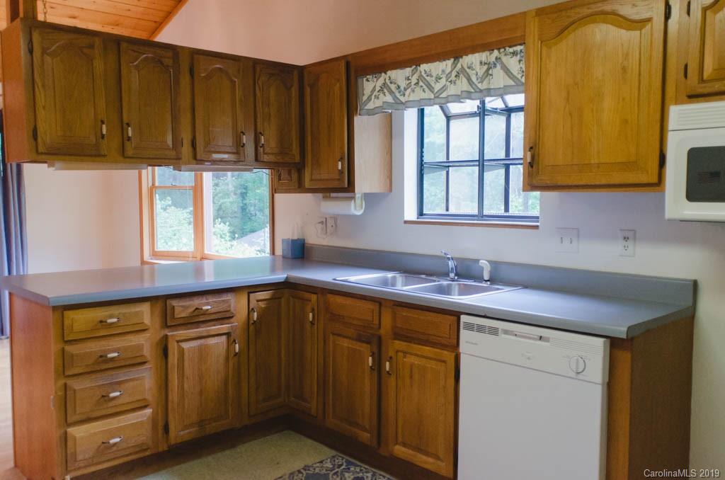 1086 Oleta Road Hendersonville, NC 28792 - Photo 16 of 25 Gallery Image 16