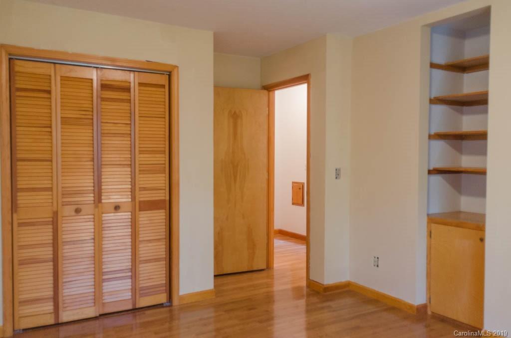 1086 Oleta Road Hendersonville, NC 28792 - Photo 19 of 25 Gallery Image 19