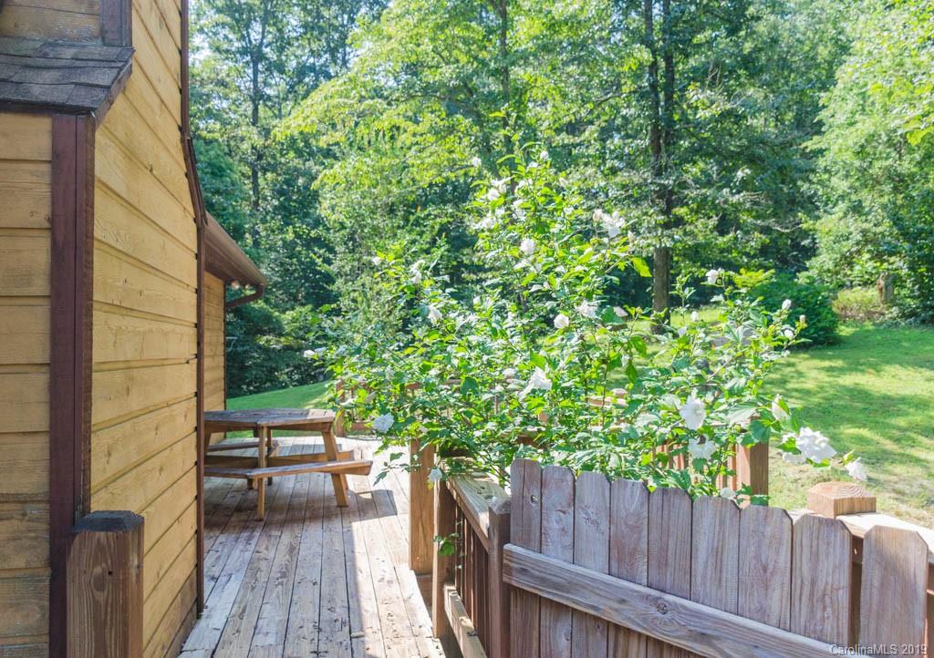 1086 Oleta Road Hendersonville, NC 28792 - Photo 4 of 25 Gallery Image 4