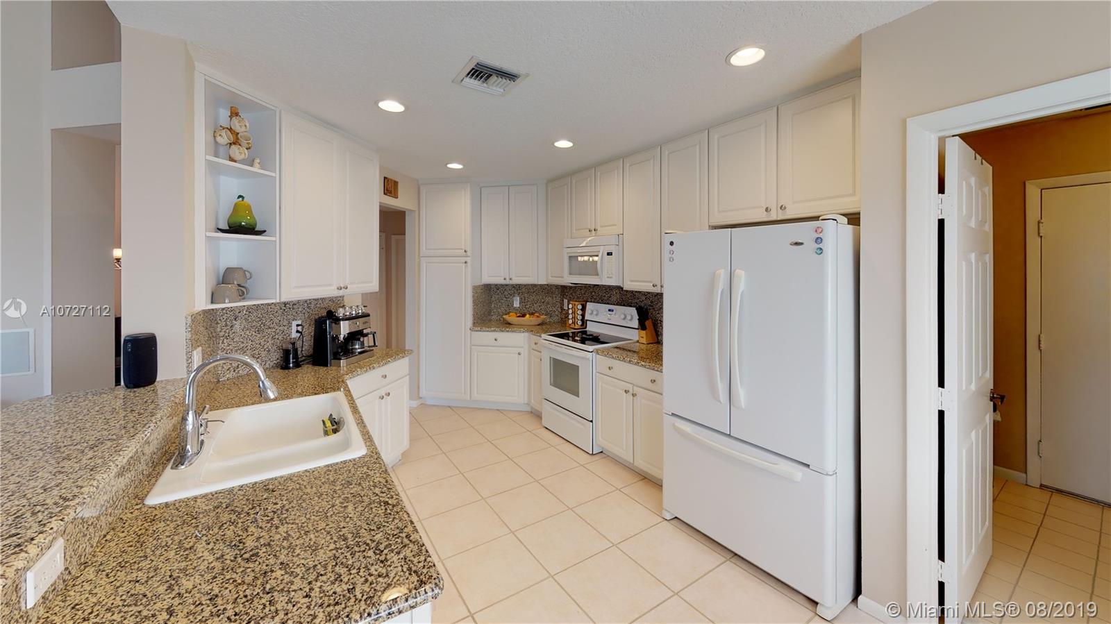 6334 Brava Way Boca Raton, FL 33433 - Photo 4 of 41