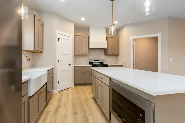 $550,000 | 247 Eagle Ridge Drive, Roberts, WI 54023