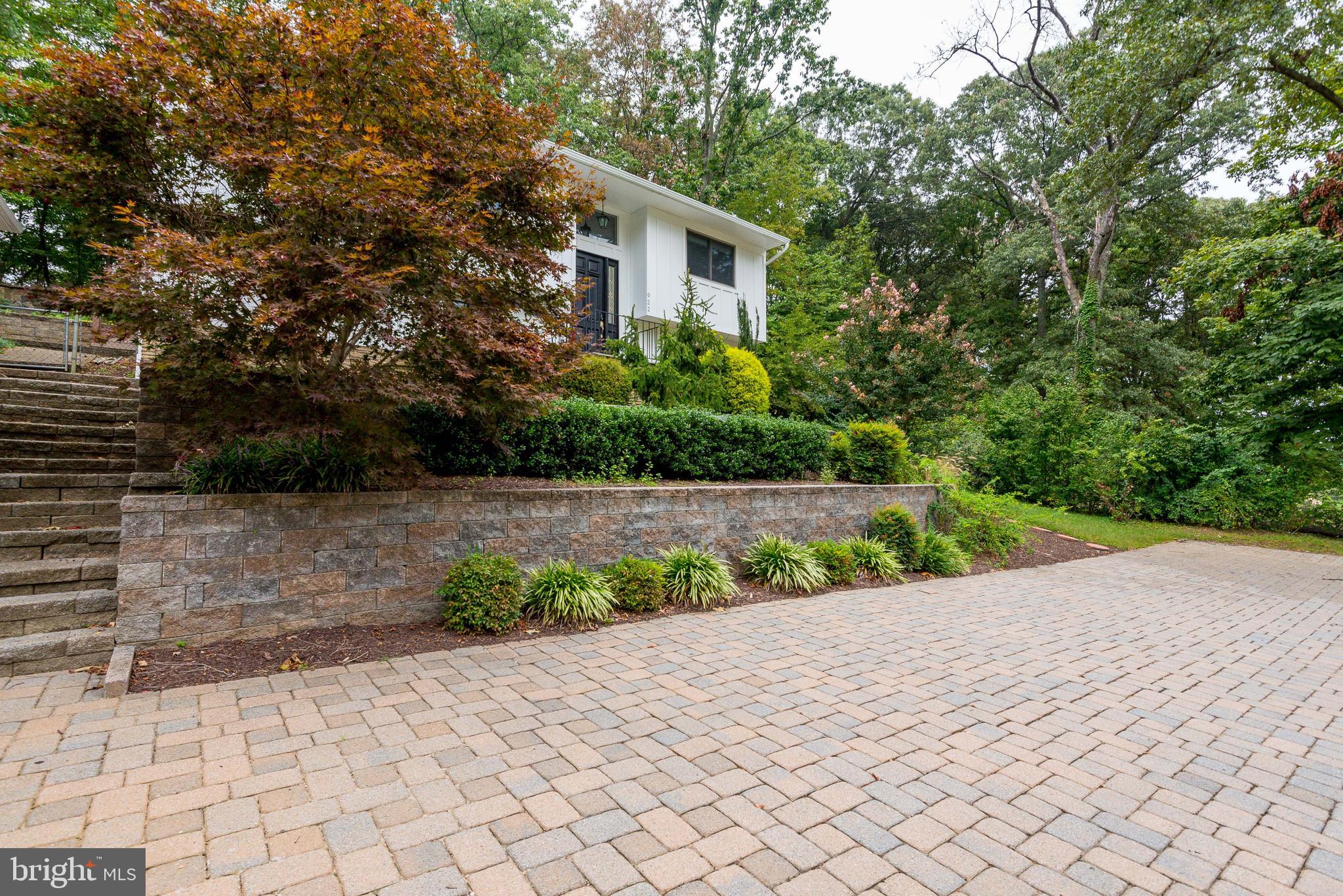 922 Shore Acres Road Arnold, MD 21012 - Photo 2 of 26 Driveway