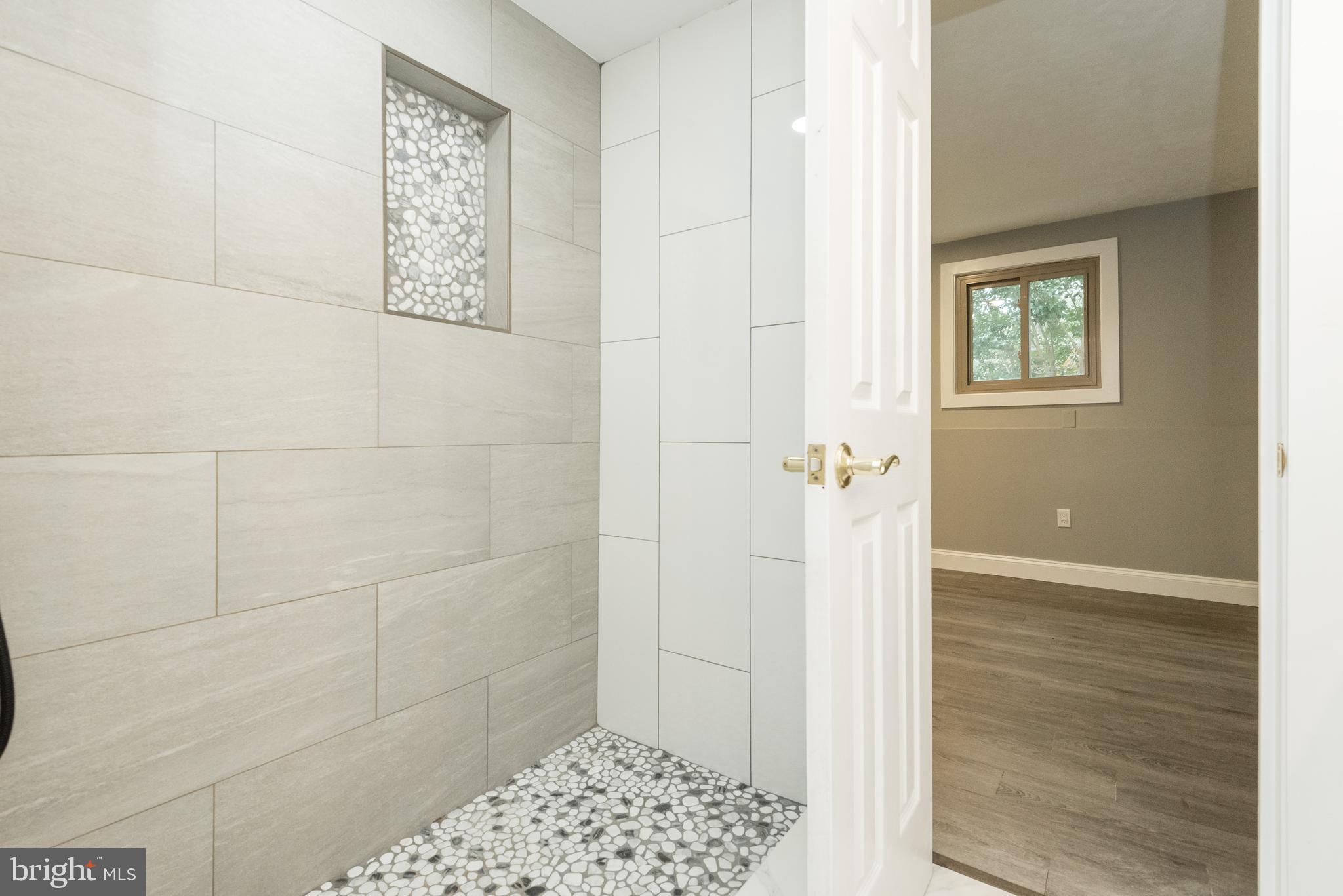 922 Shore Acres Road Arnold, MD 21012 - Photo 21 of 26 Bedroom 4 Full Bath 2 of 2