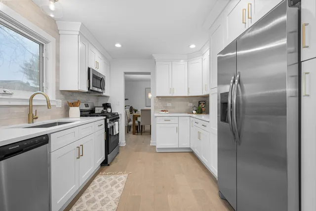 $600,000 | 1021 Foxworth Boulevard, Lombard, IL 60148