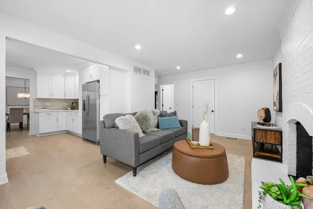 $600,000 | 1021 Foxworth Boulevard, Lombard, IL 60148