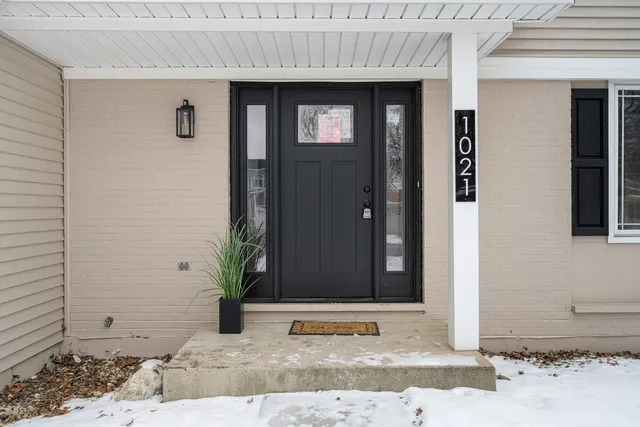 $600,000 | 1021 Foxworth Boulevard, Lombard, IL 60148