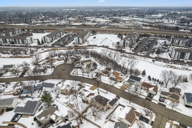 $600,000 | 1021 Foxworth Boulevard, Lombard, IL 60148