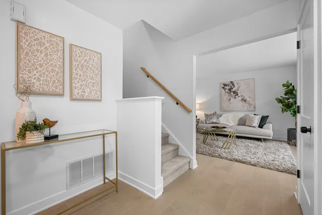 $600,000 | 1021 Foxworth Boulevard, Lombard, IL 60148