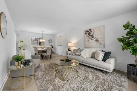 $600,000 | 1021 Foxworth Boulevard, Lombard, IL 60148