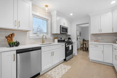 $600,000 | 1021 Foxworth Boulevard, Lombard, IL 60148